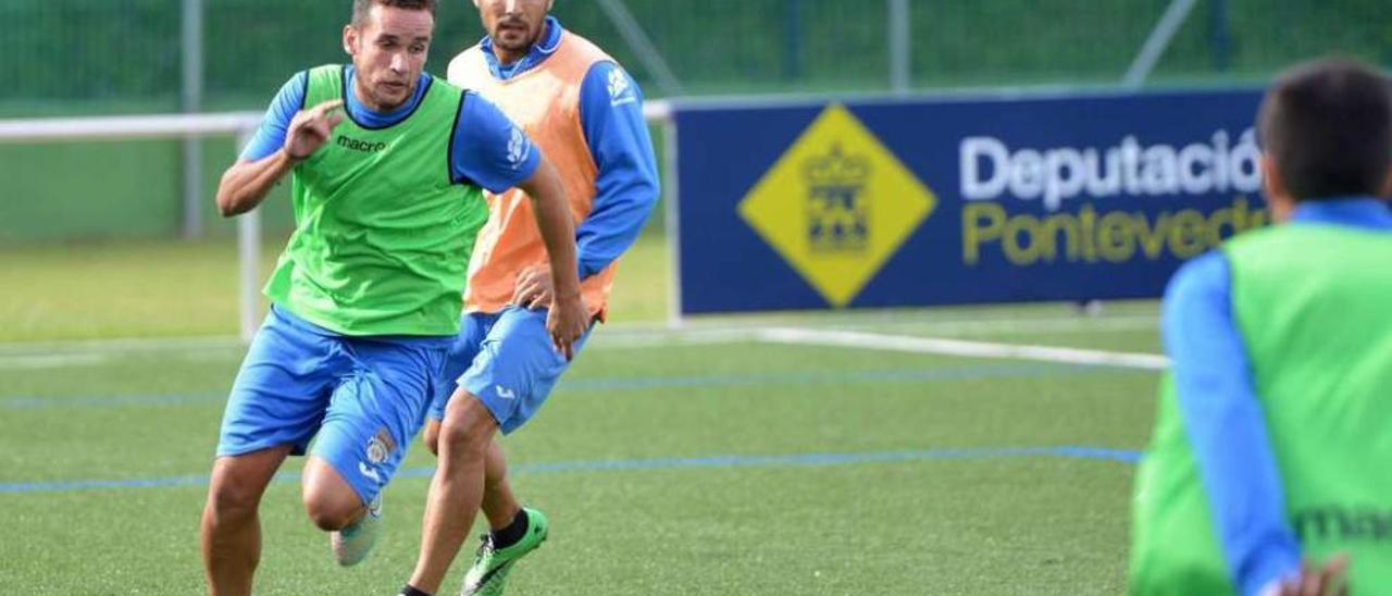 Alberto Campillo seguido por Borjas Martín, durante un entrenamiento en Príncipe Felipe. // Gustavo Santos