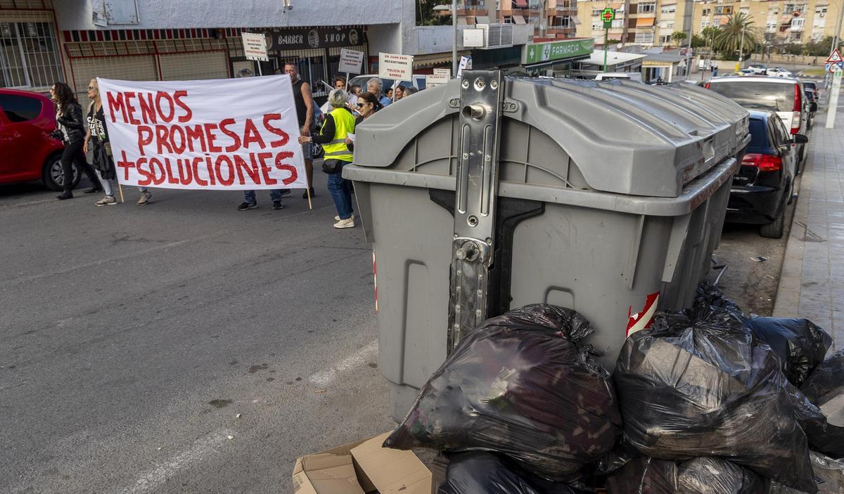 Manifestación de los vecijos del barrio de Juan XXIII.