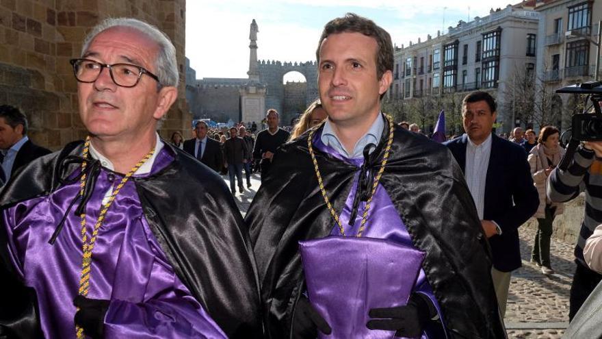 Pablo Casado junto al tesorero del PP, SebastiÃ¡n GonzÃ¡lez.