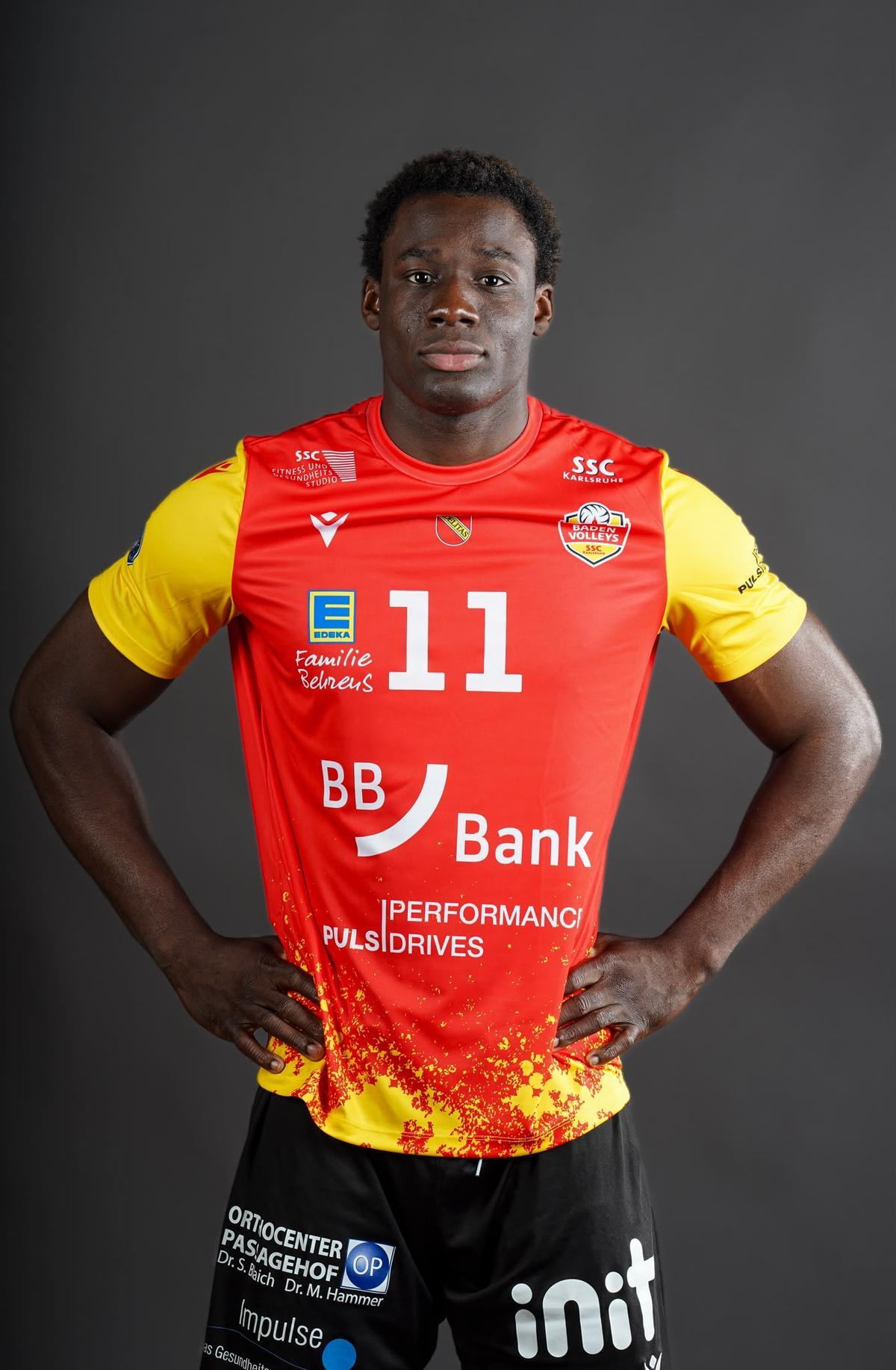 El opuesto canadiense John Obi, un jugador de enorme proyección internacional que llega procedente del Baden Volleys SSC Karlsruhe de la Bundesliga alemana.