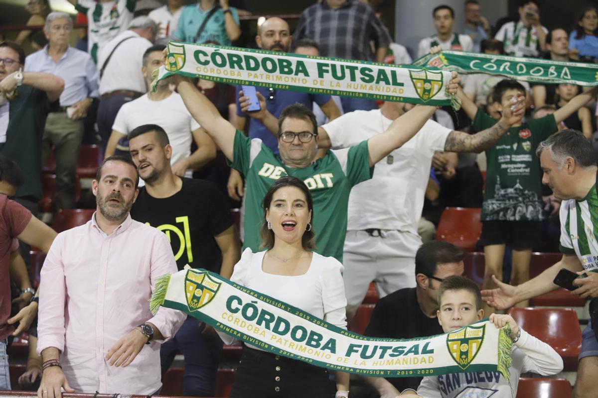 Aficionados del Córdoba Futsal en Vista Alegre.