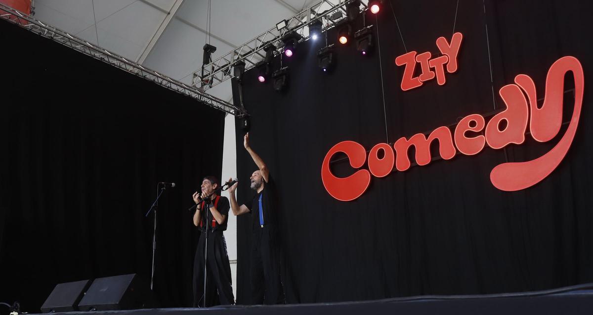 En imágenes | Faemino y Cansado llevan el humor al Espacio City