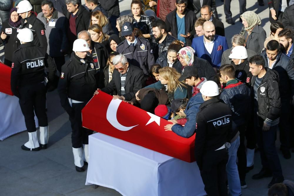 Funeral por las víctimas del atentado en Estambul