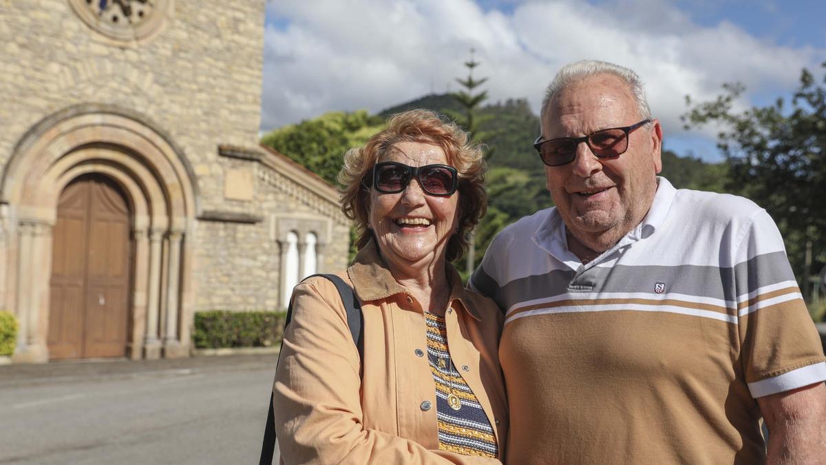 Rosa María García y Juan Antonio González, vecinos de Huerces: "Somos de nuestro pueblo pero en Montevil estamos encantados; el campo es muy duro"