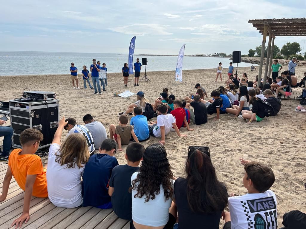 Tres tortugas vuelven al mar en Dénia