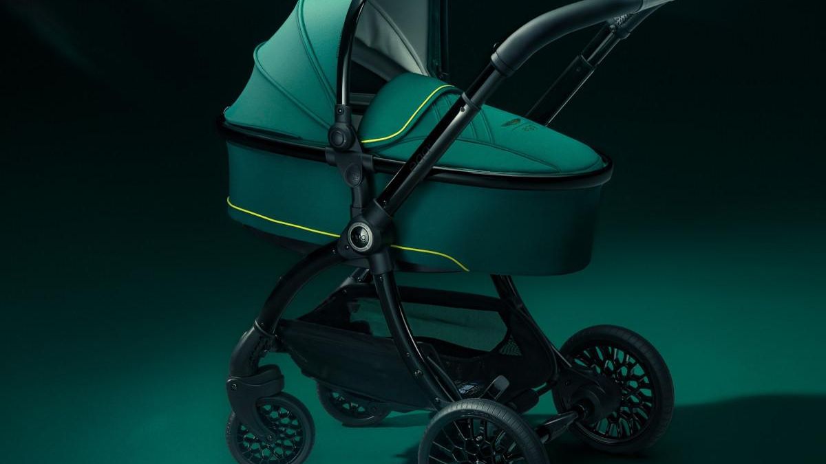 Este carrito de bebé de Aston Martin tiene mejores llantas que tu coche
