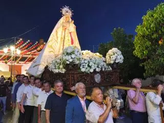 La Virgen de Valle Rico bendice a su paso las calles de la aldea bujalanceña de Morente