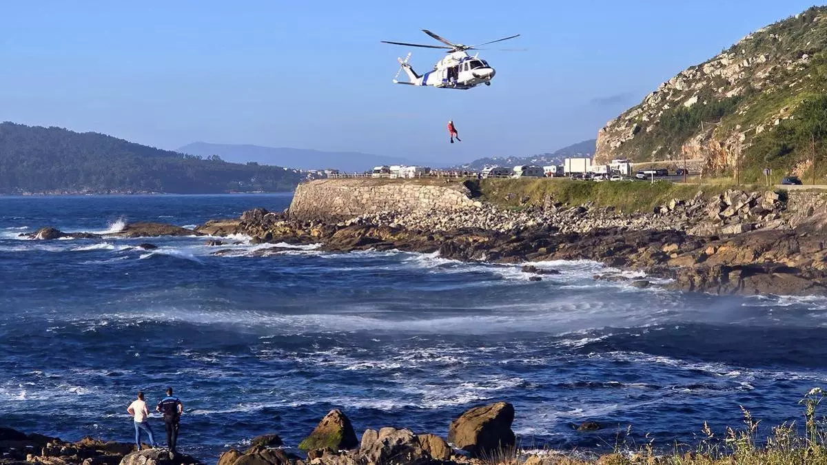 Un pescador muere en Udra y encuentran en Baiona el cuerpo del bañista desaparecido en Barra