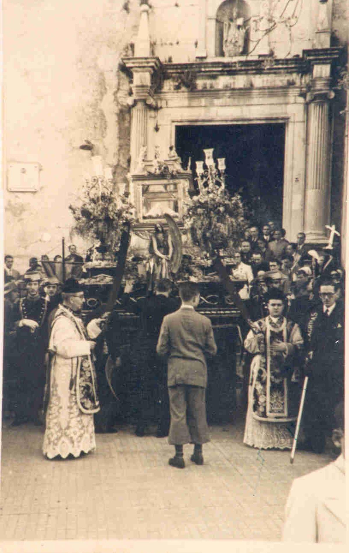 Fotografía antigua del paso del Santo Entierro.