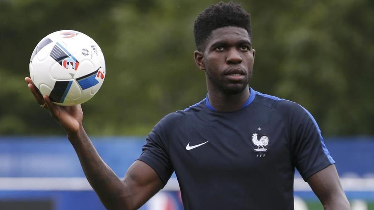 Samuel Umtiti, en el entrenamiento de Francia en la Eurocopa en Clairefontaine..