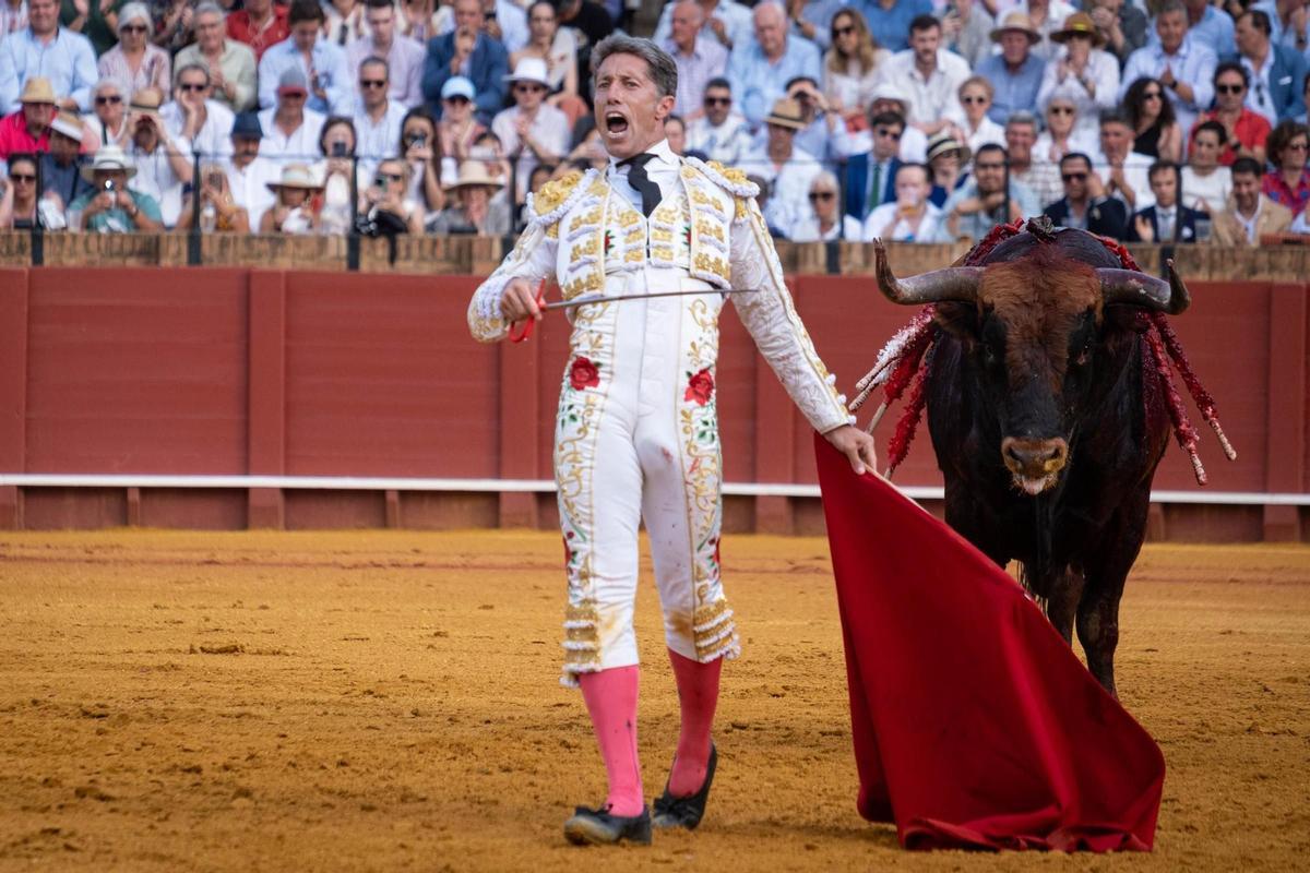 Manuel Escribano en un desplante en la corrida de Miura en 2024