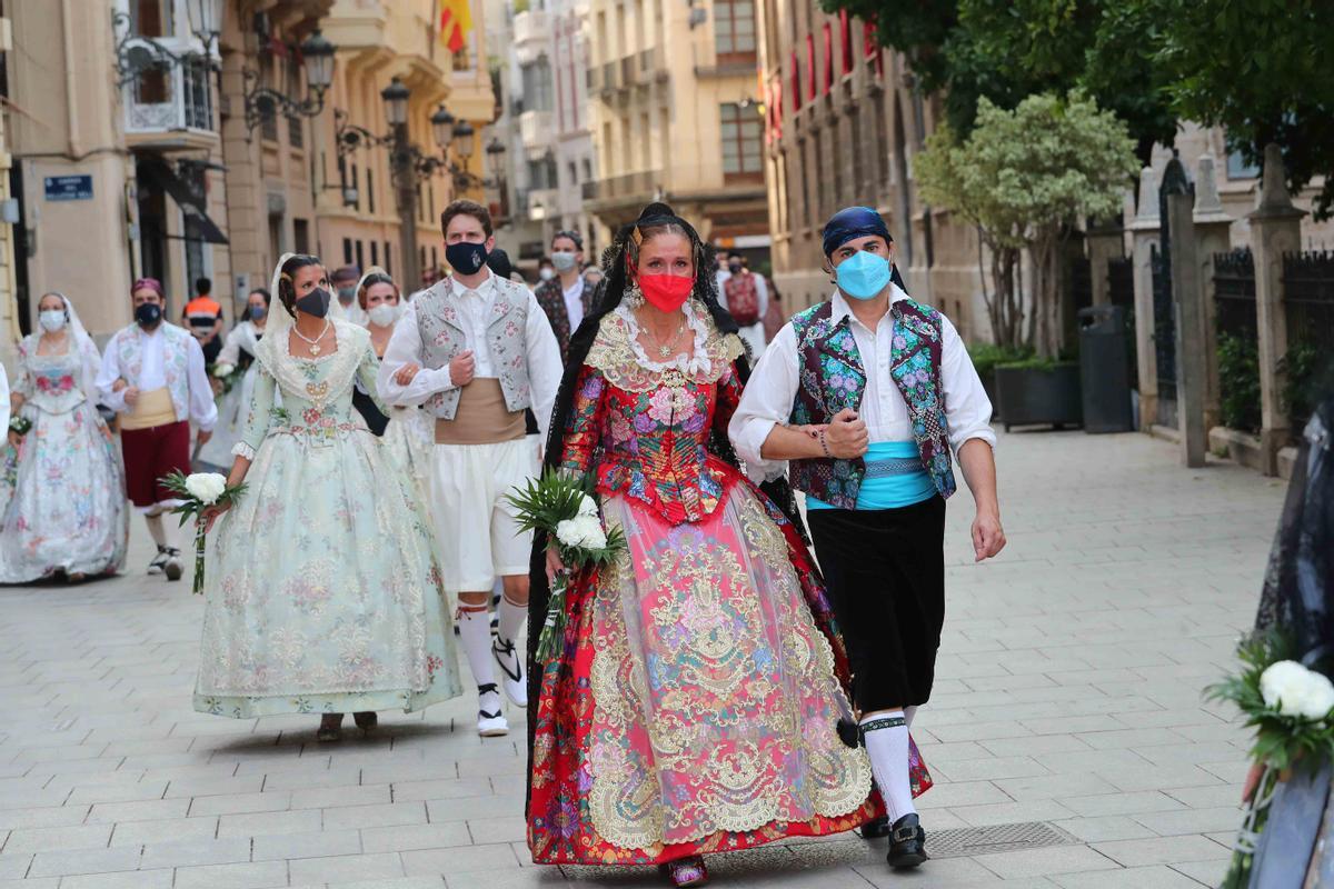 Búscate en el primer día de la ofrenda por la Calle Caballeros de las 20:00 a las 21:00