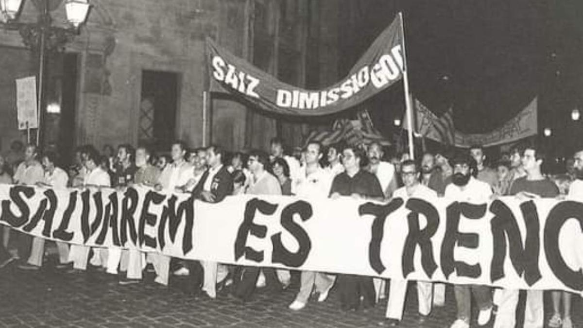 Cabeza de la manifestación del 30 de septiembre de 1983 para exigir la protección de es Trenc.