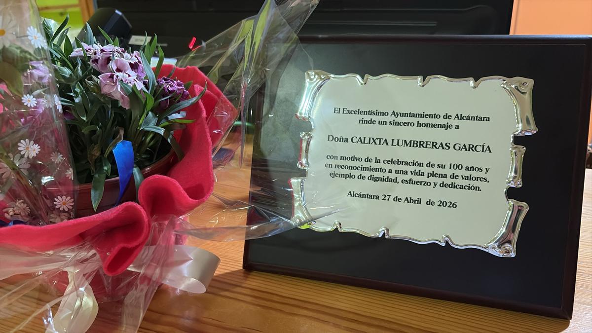 Placa conmemorativa de Calixta Lumbreras.