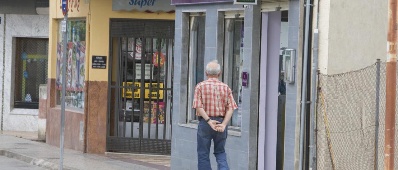 El gremio desoye las quejas  e insiste en dejar a l&#039;Alcúdia y Canals sin farmacia 24 horas