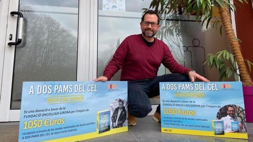 L’autor del llibre “A dos pams del cel” entrega un segon xec de 1.050 euros a l’Oncolliga