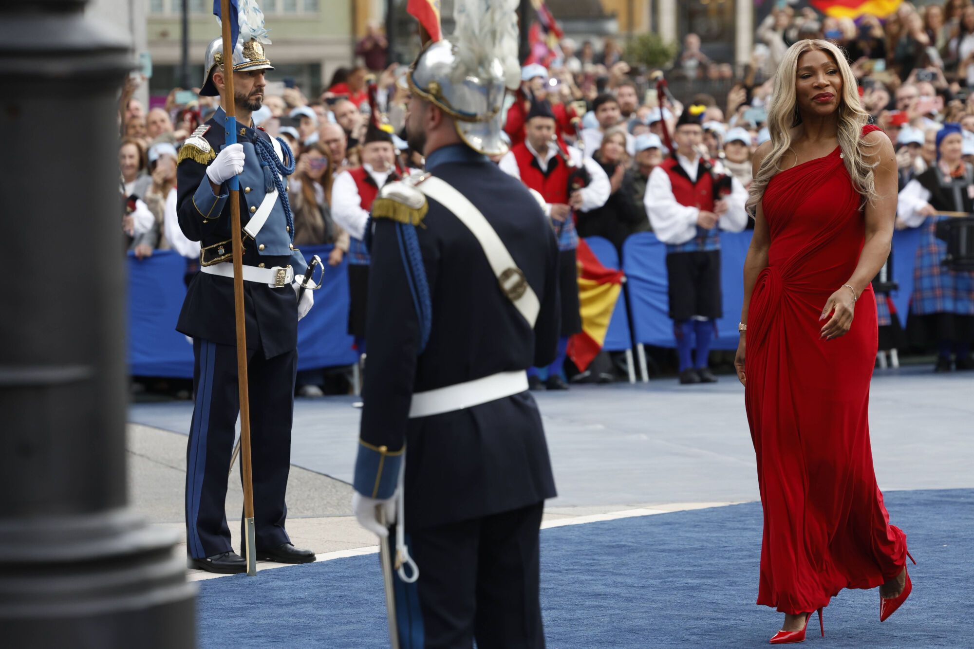Premios Princesa. Entrada al teatro Campoamor de premiados. Kanon