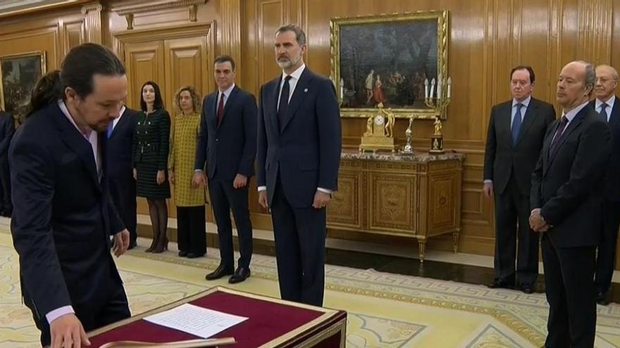 Els 22 ministres del Govern de Sánchez prometen i prenen possessió dels seus càrrecs