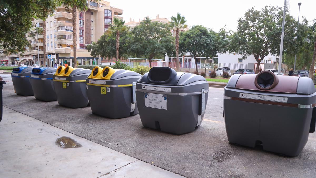 Contenedores de reciclaje de basura en Málaga.