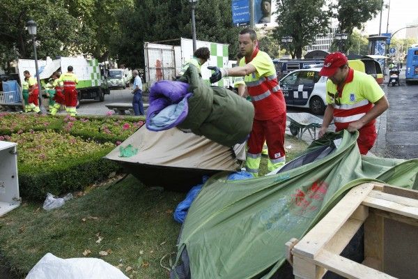 Desalojo de los indignados acampados en la Puerta del Sol y el Paseo del Prado