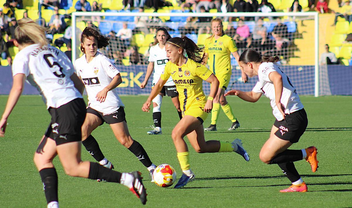 El Villarreal femenino busca una victoria que le clasifique para disputar la fase de ascenso.