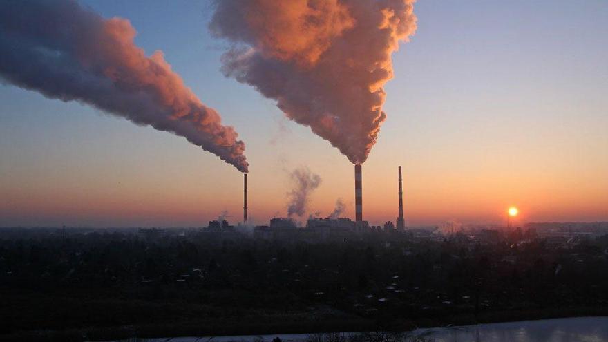 La contaminación repercute en la salud de los niños.