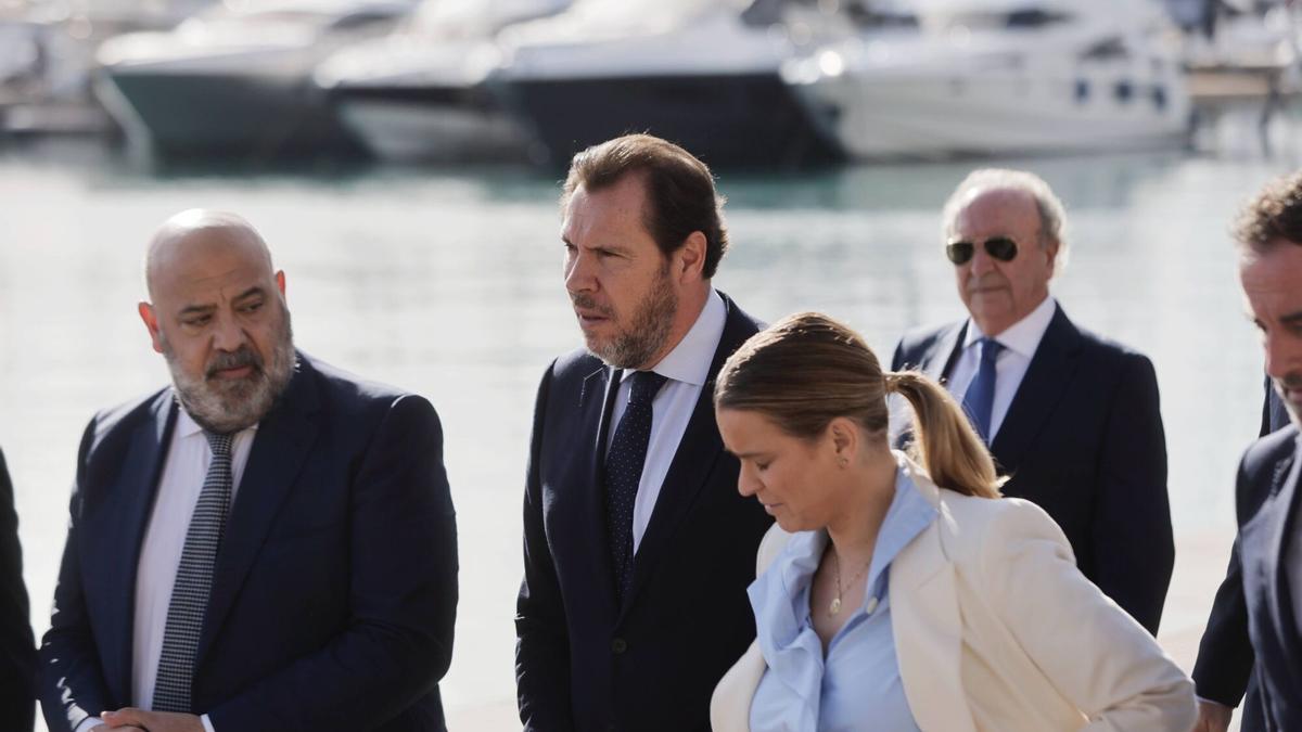 EL MINISTRO OSCAR PUENTE VISITA LAS OBRAS DEL PASEI MARÍTIMO