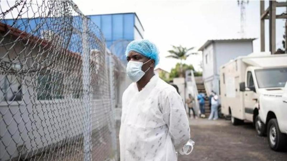 Un sanitari durant un brot d'ebola a la República Democràtica del Congo