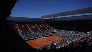 The Madrid Open tennis tournament venue is empty during a general blackout in Madrid, Monday, April 28, 2025. (AP Photo/Manu Fernandez)