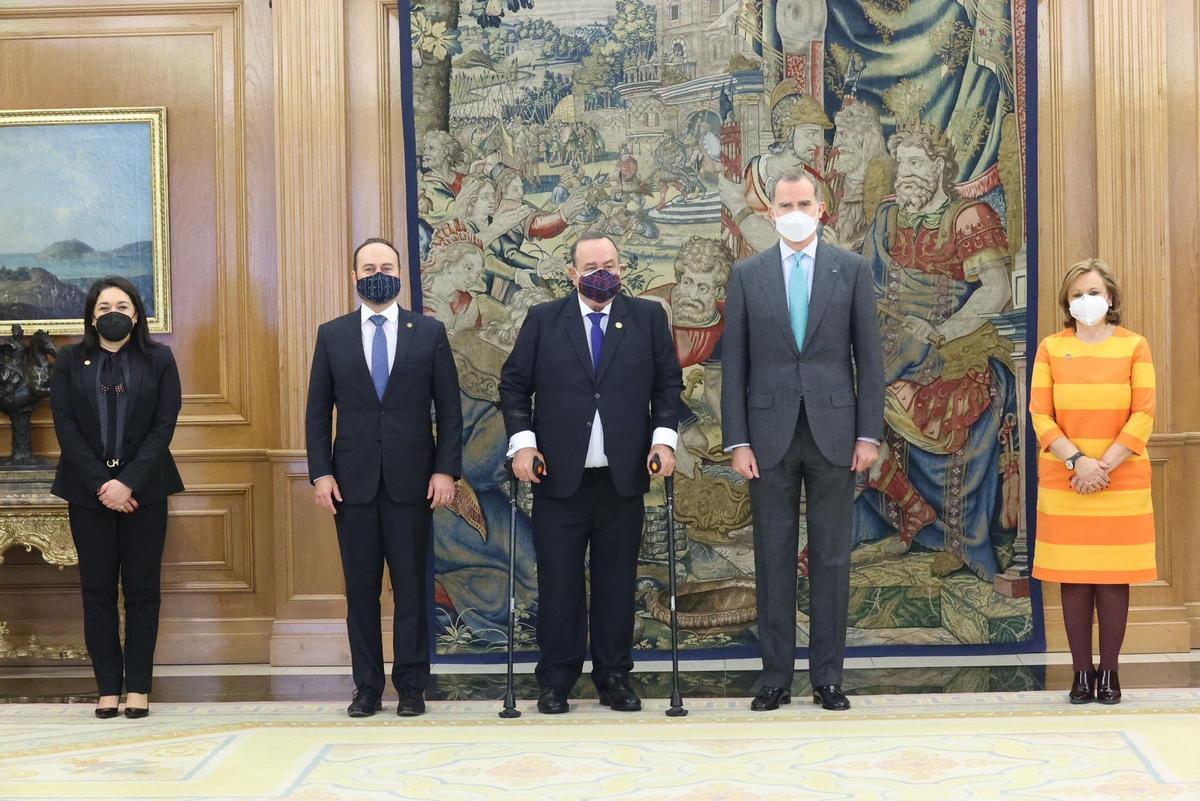 El rey Felipe recibe al presidente de Guatemala, Alejandro Giammattei.