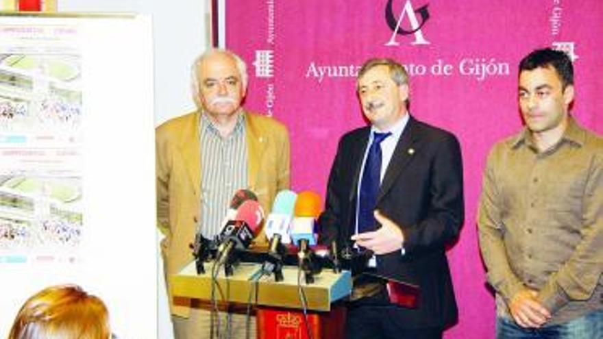 Misael Fernández Porrón, Jaime González y José Ramón Tuero, durante la presentación.