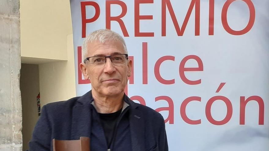 El escritor madrileño José Ovejero gana el Premio Dulce Chacón
