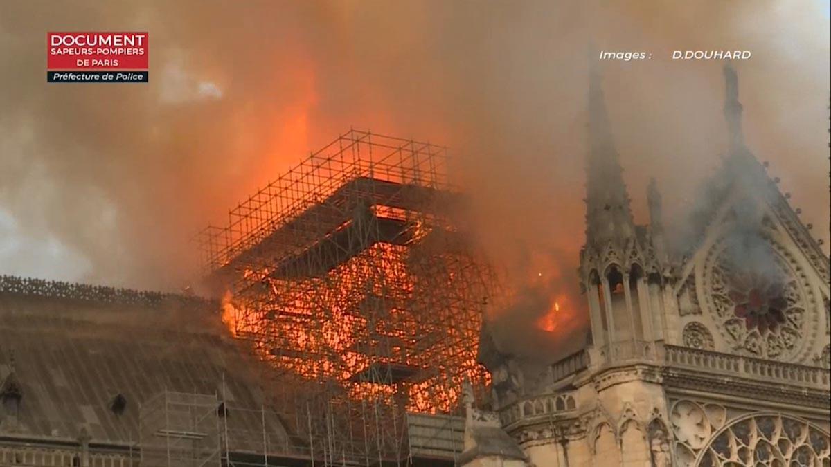 El incendio de la catedral de Notre Dame, grabado por los bomberos de París