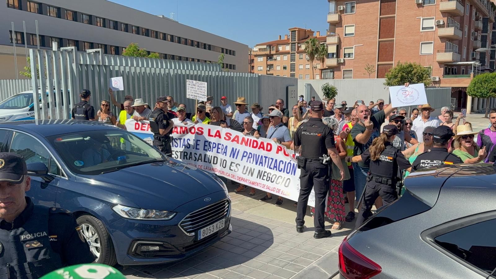 Así ha sido la visita de Mazón al IES Azorín de Petrer