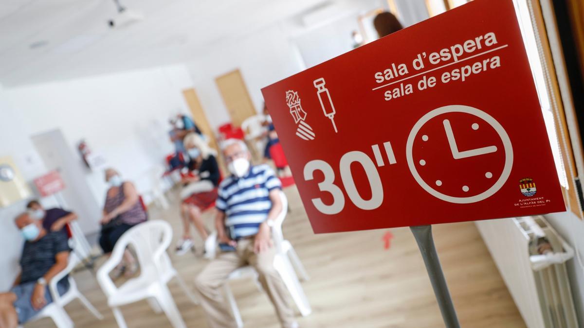 Sanidad pone en marcha cinco nuevos centros de vacunación en la Marina Baixa