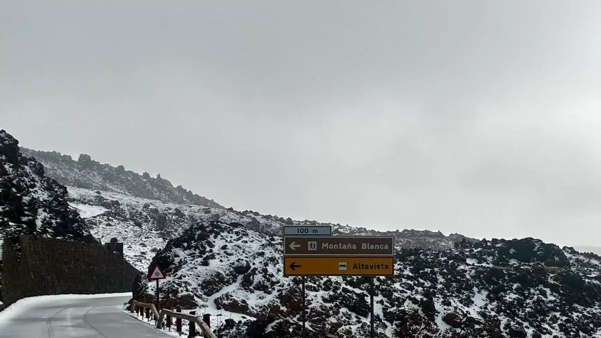 Tenerife pasa a prealerta tras la "aparente calma" de la borrasca Therese: incidencias en la costa y cortes de suministro eléctrico