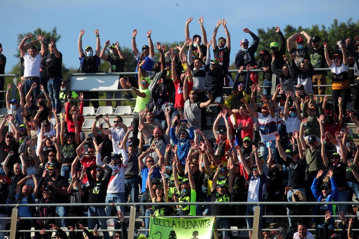Llenazo en Cheste para ver a Rossi