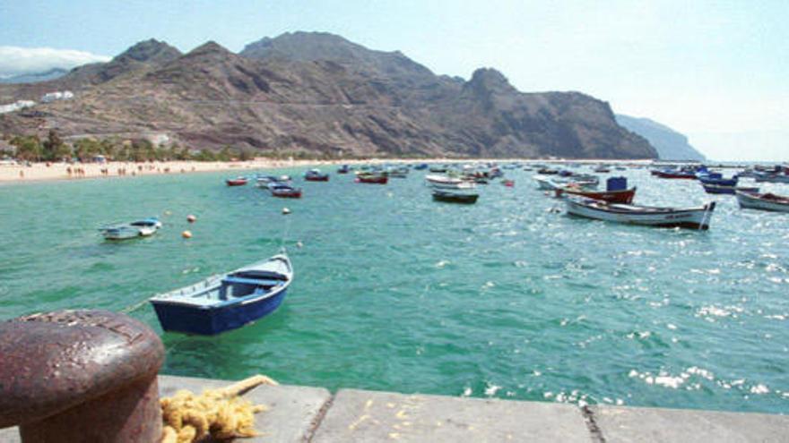 En la foto, el frente de playa de Las Teresitas en Santa Cruz de Tenerife, visto desde un muelle próximo i LA PROVINCIA/DIARIO DE LAS PALMAS