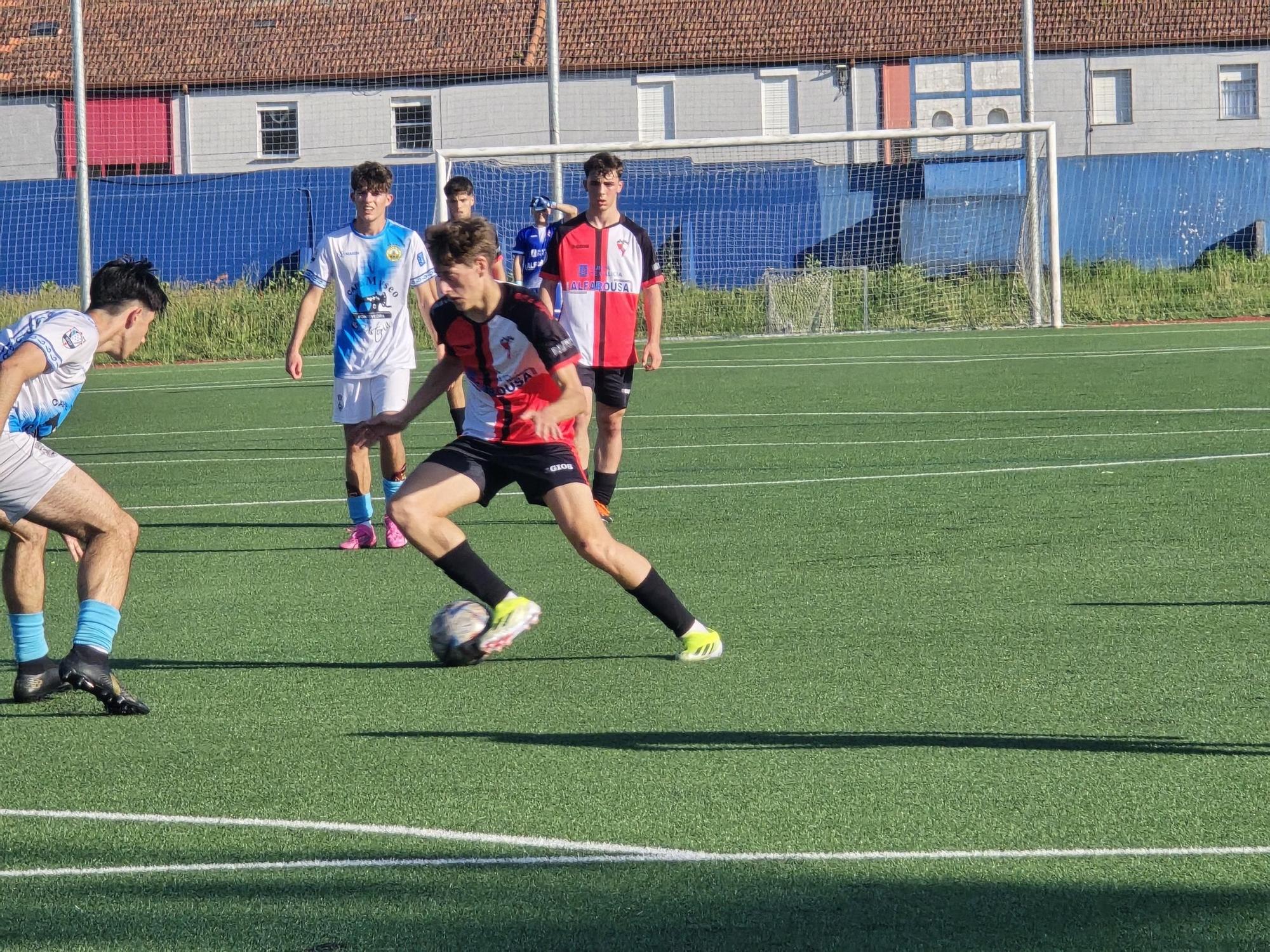 El Juvenil B del Arosa se proclama campeón de la Liga Gallega y logra así el ascenso directo a Liga Nacional tras vencer al Marín (0-3).