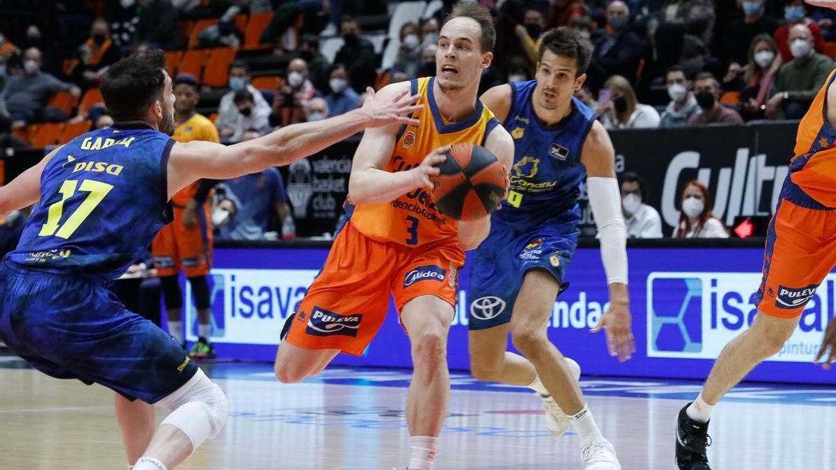 Klemen Prepelic, en el partido del viernes en la Liga Endesa contra el Gran Canaria, este martes oponente de los 'taronja' en Europa