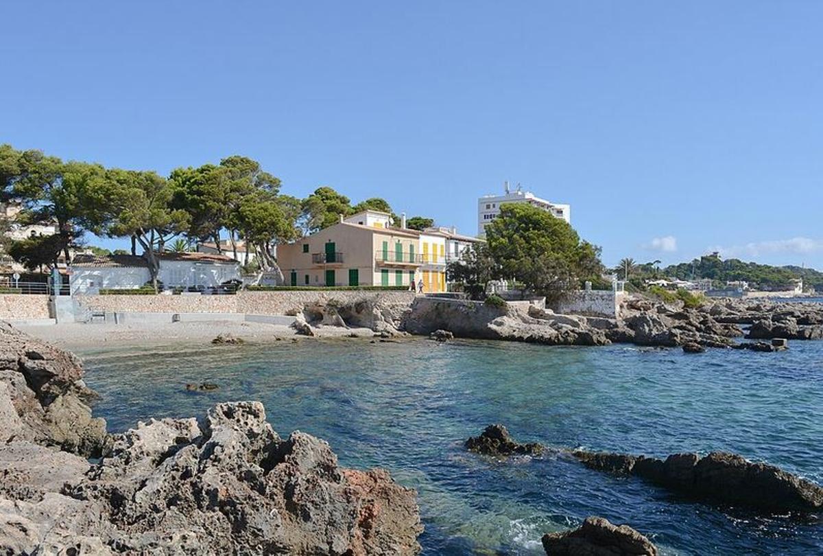 Na Ferradura: die Hundebucht direkt an der Meerespromenade von Cala Ratjada