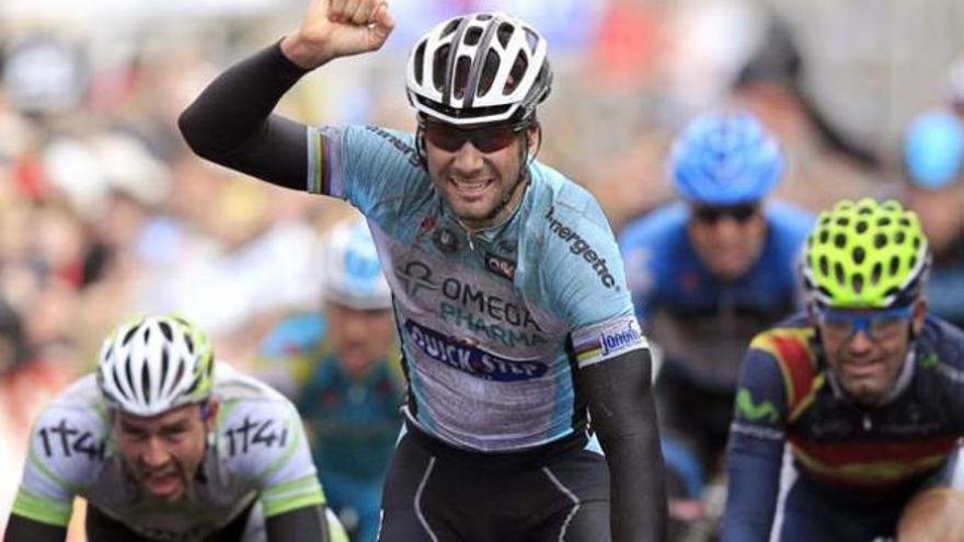 Tom Boonen gana al sprint y Wiggins se viste de líder