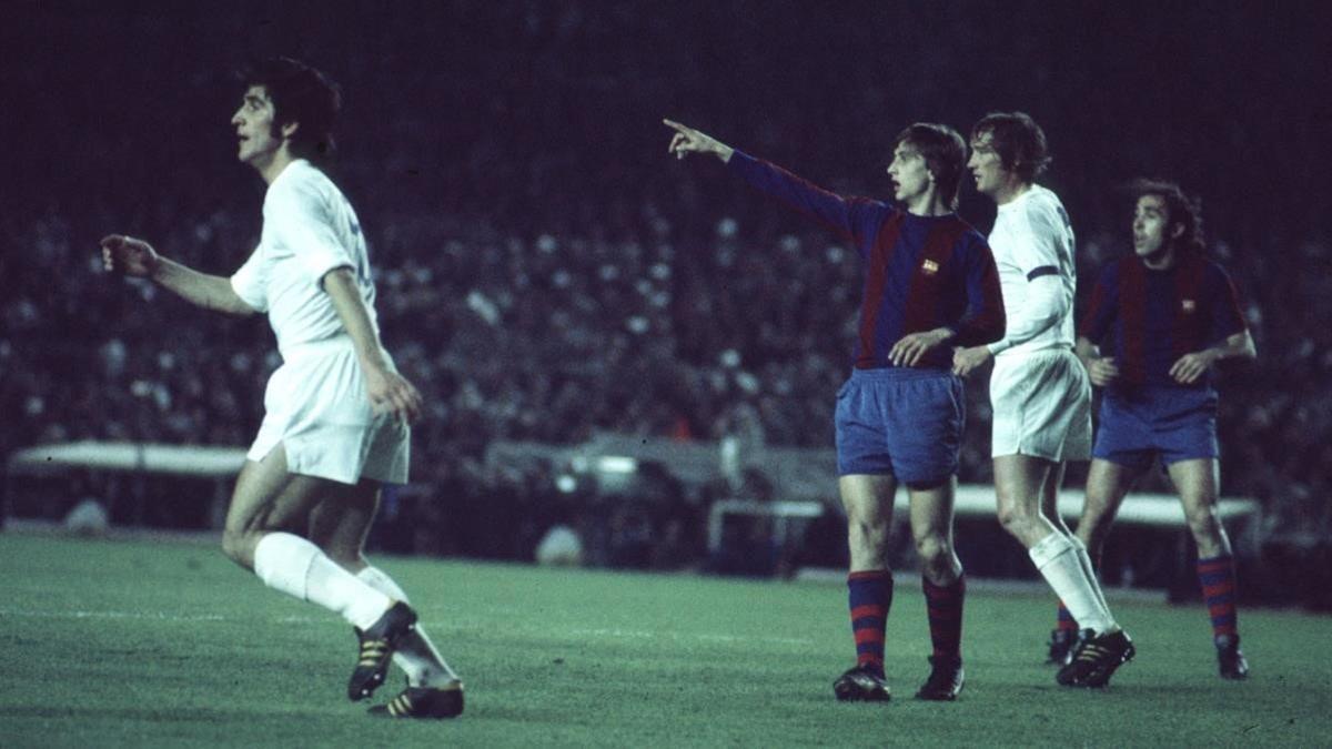 Benito, Cruyff, Zoco y Asensi, en un clásico en el Camp Nou.