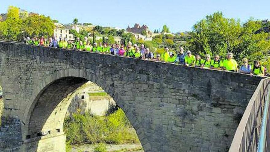 Una quarantena de caminadors del Centre Excursionista del Solsonès recorre l’última etapa del Camí Ignasià