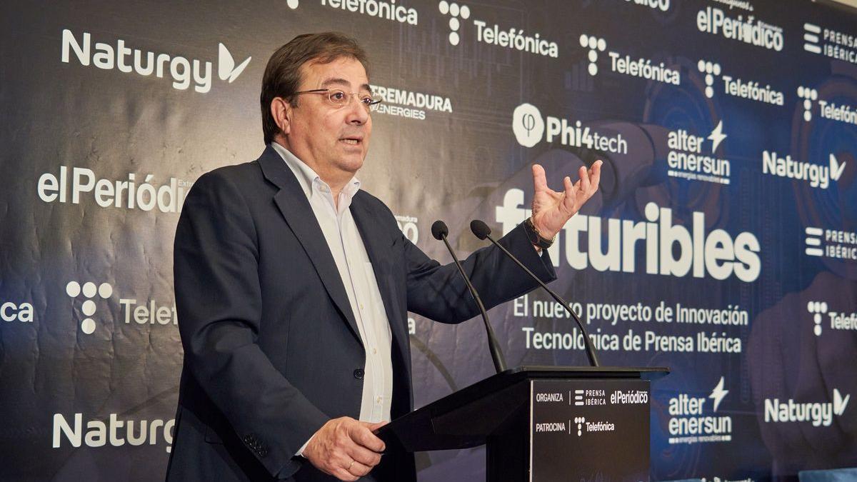 Fernández Vara en el encuentro Futuribles de innovación tecnológica celebrado en Cáceres en abril.