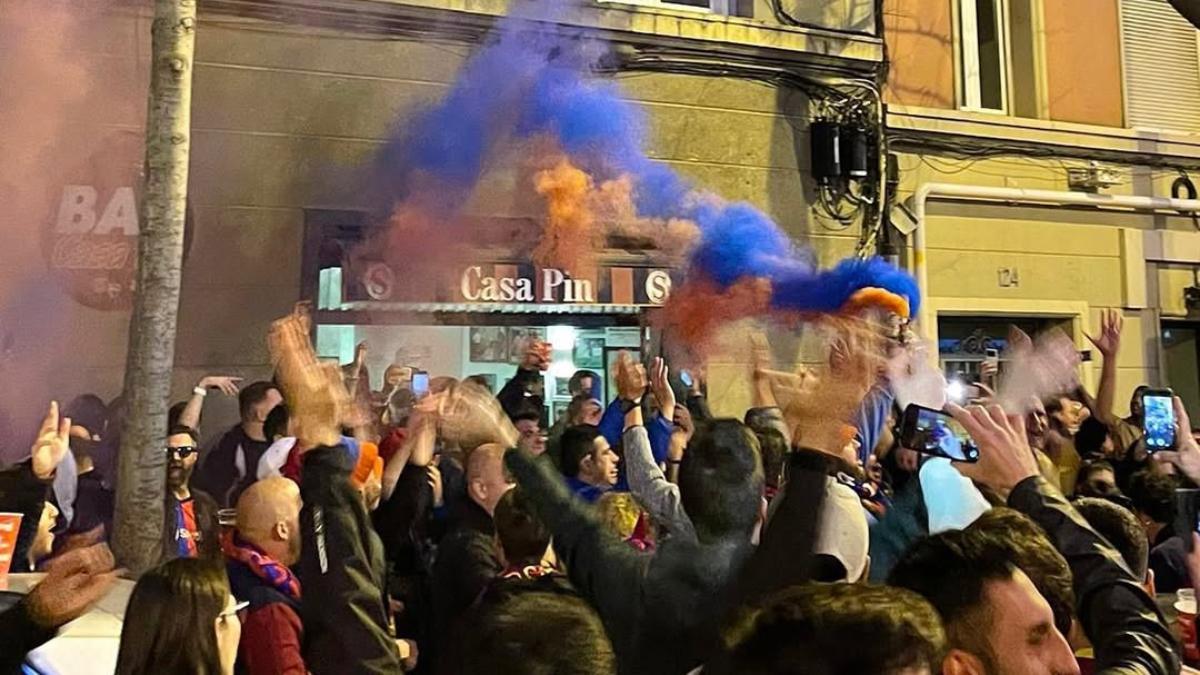 Los locales abren la persiana al retorno del Camp Nou