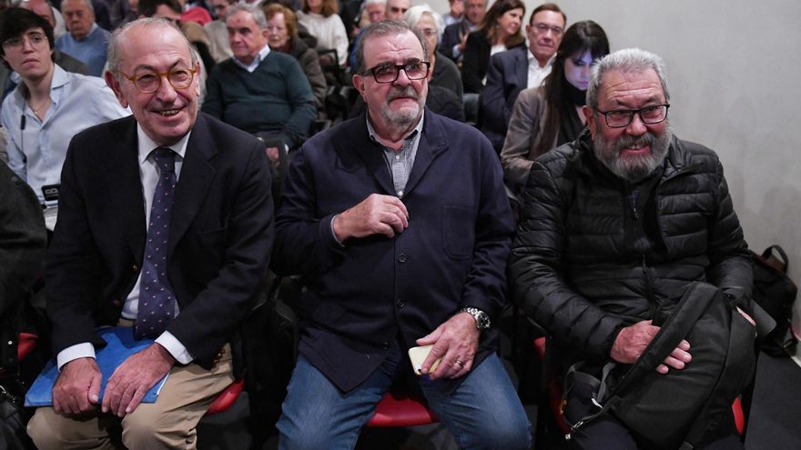 El expresidente Borbolla y una decena más de veteranos del PSOE andaluz como Ojeda y Plata urgen a Sánchez su renuncia