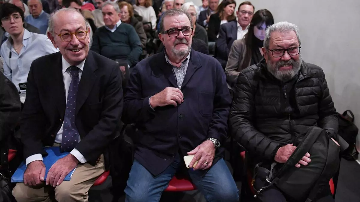 El expresidente Borbolla y una decena más de veteranos del PSOE andaluz como Ojeda y Plata urgen a Sánchez su renuncia