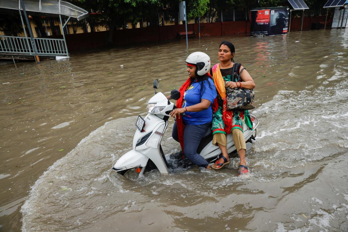 El río Yamuna se ha desbordado debido a las lluvias monzónicas en Nueva Delhi.