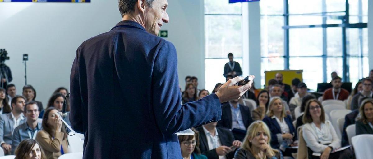 Pedro Duque, durante su intervención en el Business Forum del aeropuerto de Castellón.